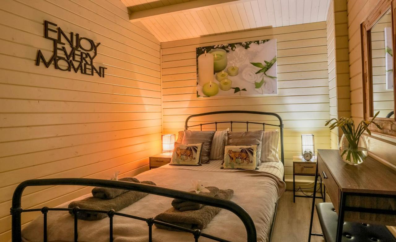 The Retreat Log Cabin Sudbury  Buitenkant foto